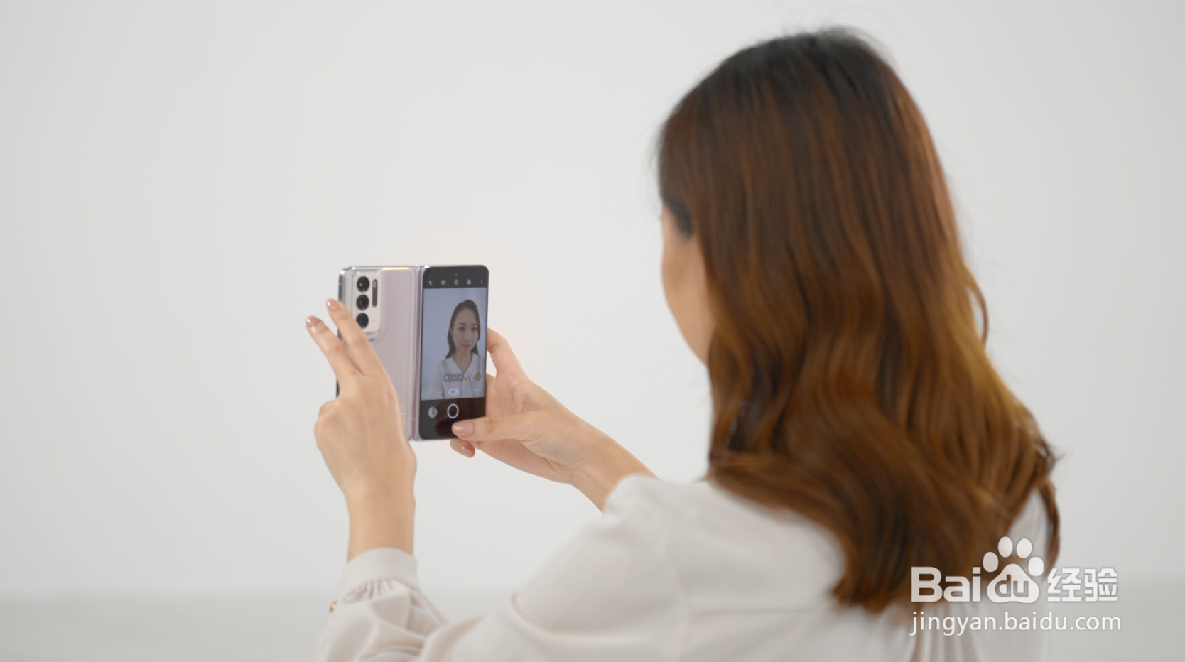 OPPO Find N如何使用后置摄像头自拍？