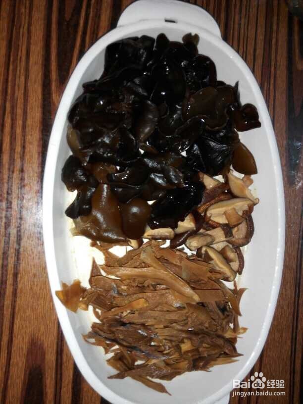 瘦身排毒：笋干木耳猪骨汤