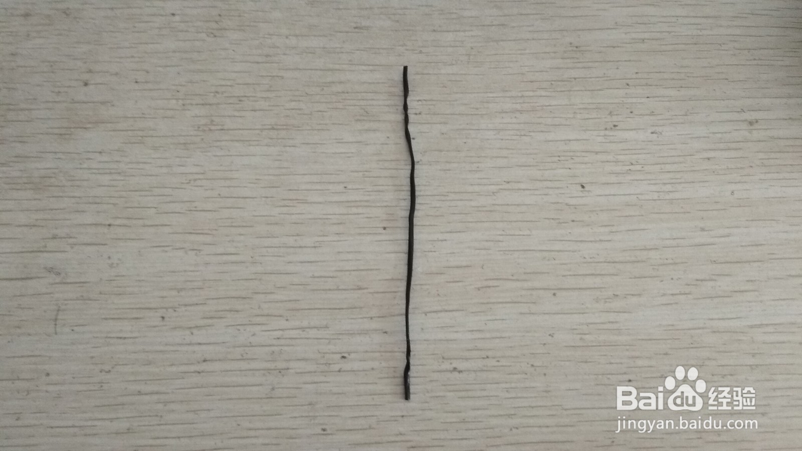 如何用一个数据线绑绳做有凹槽的中性笔的支架