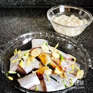 酒酿圆子烧带鱼的做法