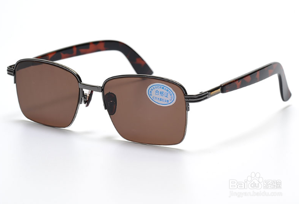 夏季户外戴哪种墨镜比较实用？