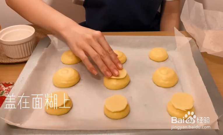 制作酥皮奶油泡芙