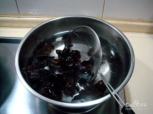 蛋滑虾仁炒木耳