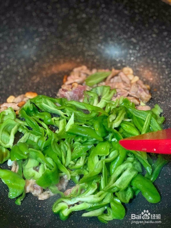 青椒肉丝盖饭怎么做