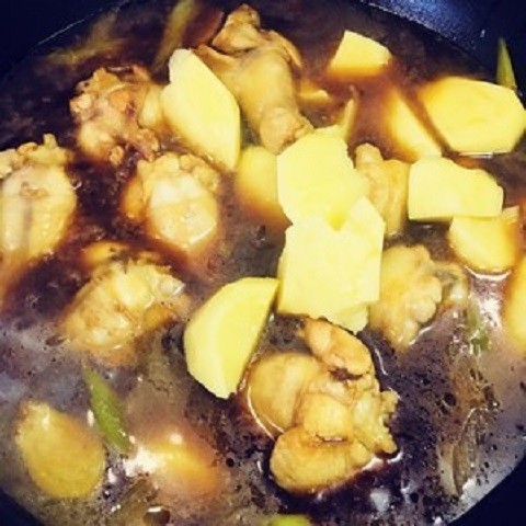 在家里怎么做鸡腿炖土豆