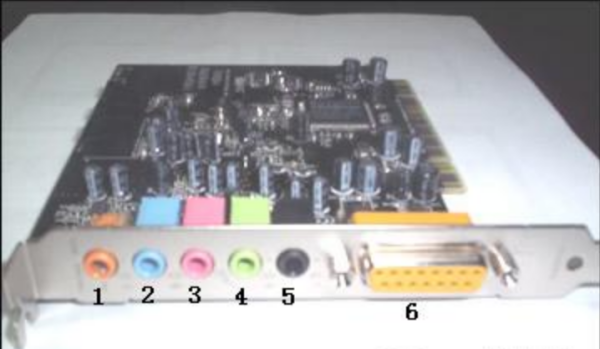 5.1声卡上面几个接口,就只有3个吗