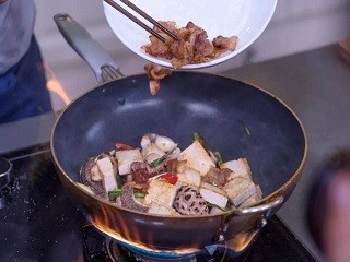 花菇焖豆腐怎么做