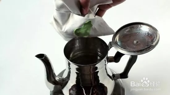 如何去除衣服上的口香糖