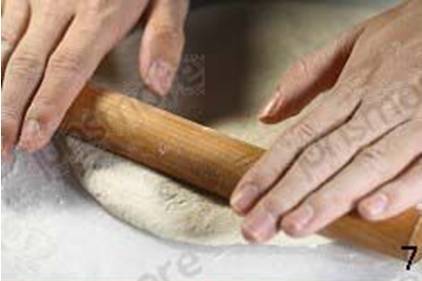 怎样在家中自制美味的金枪鱼火腿pizza