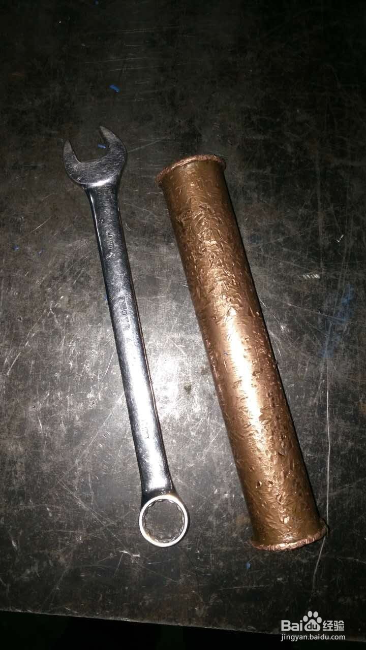 怎样利用工具拆卸电机转轴上的联轴器卡爪