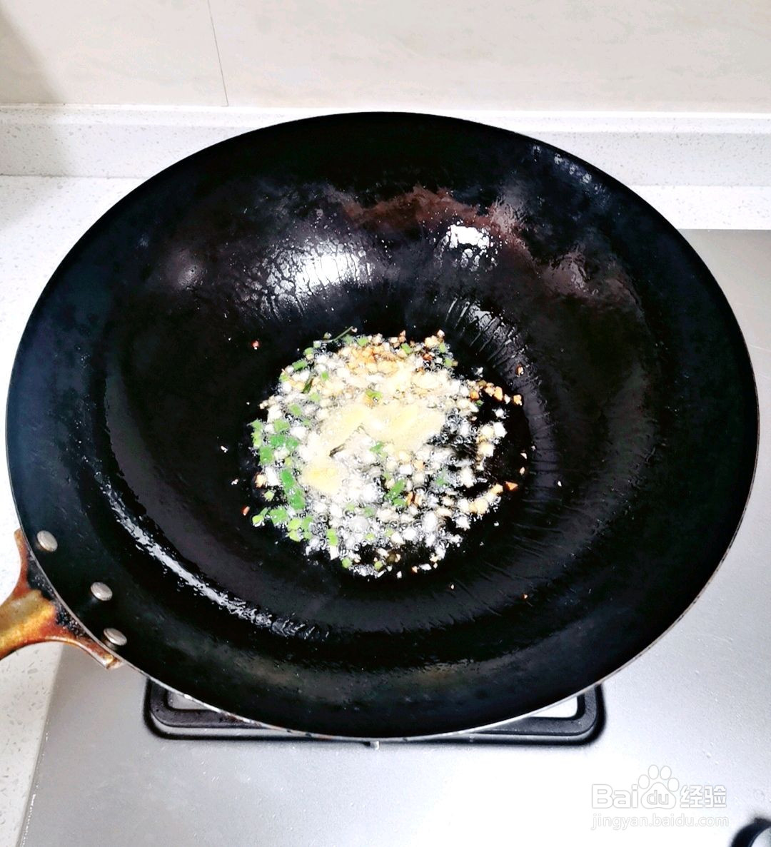 杂菜烧黄鱼的做法