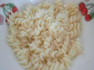 果香鳀鱼螺丝面怎么做？