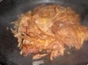 一款咸香的酸咸笋焖排骨完成。