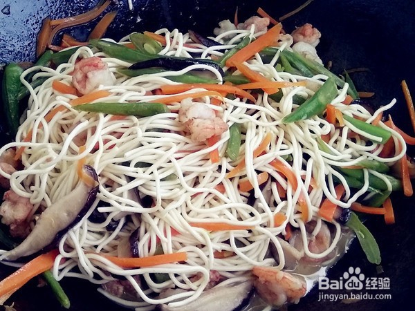 怎么做虾仁炒面