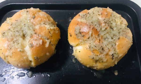 蒜香卡仕达酱面包
