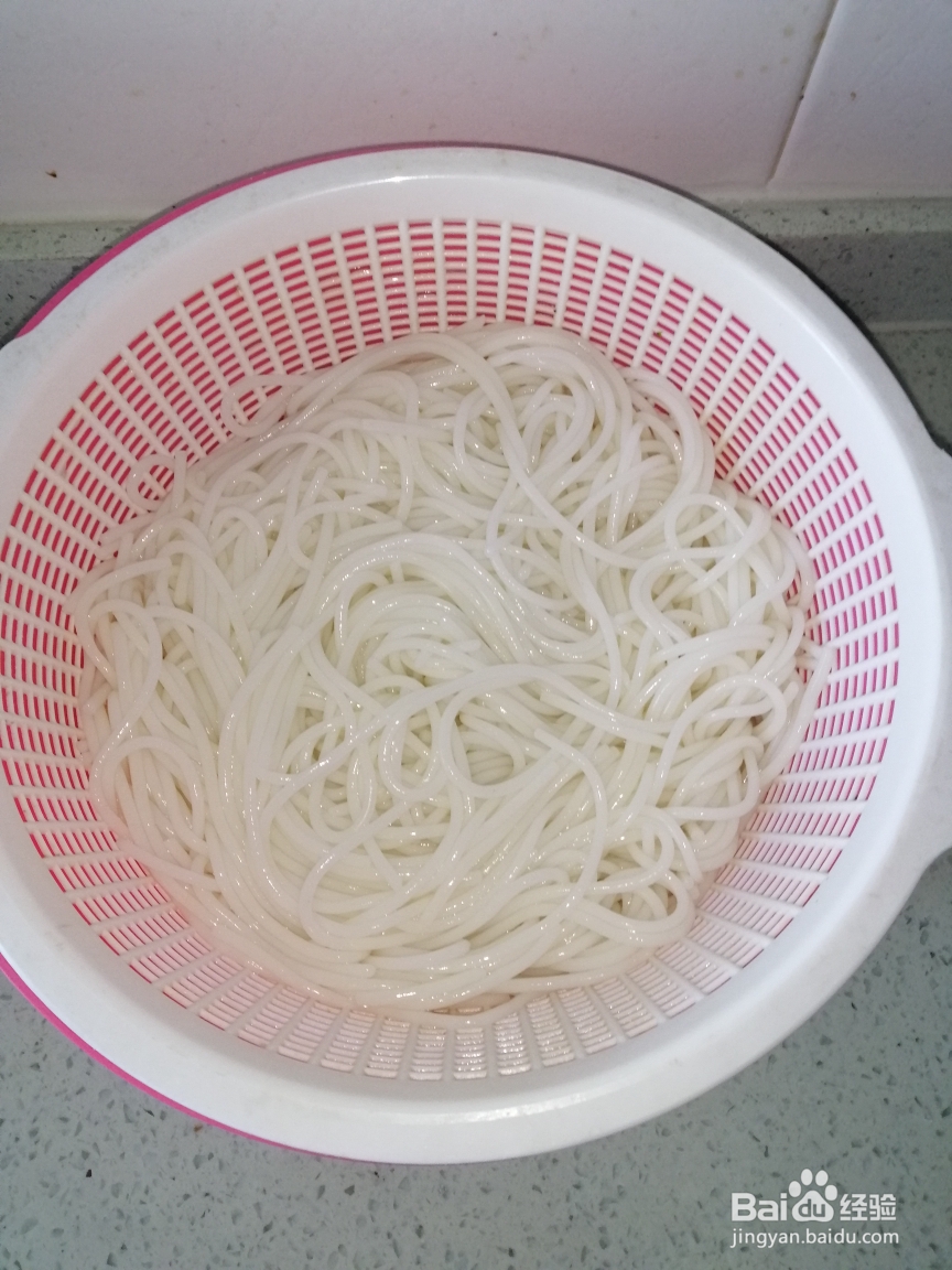 一个人做蕃茄肥牛米粉