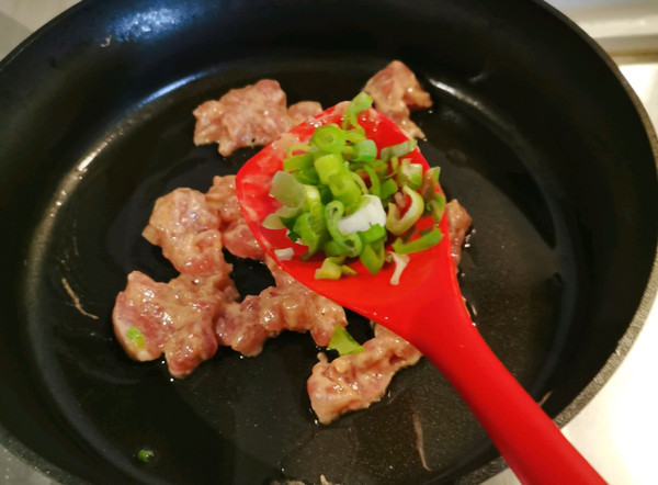 酱香菌菇炒肉片