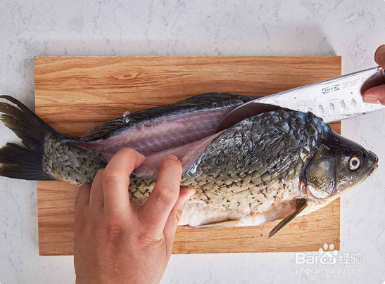 如何做一顿家人都爱吃的清蒸鲤鱼？