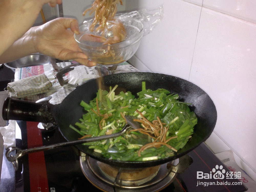 虾皮韭菜炒干丝的做法