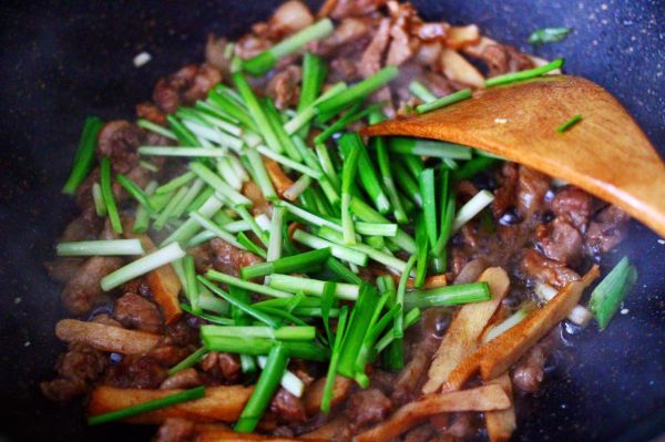 香干肉丝炒韭菜