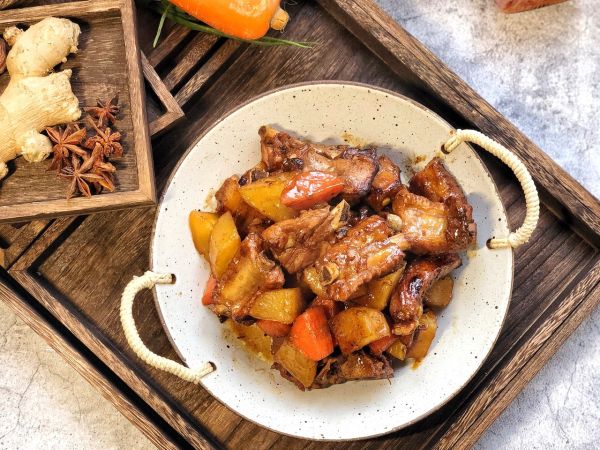 红烧土豆胡萝卜炖排骨