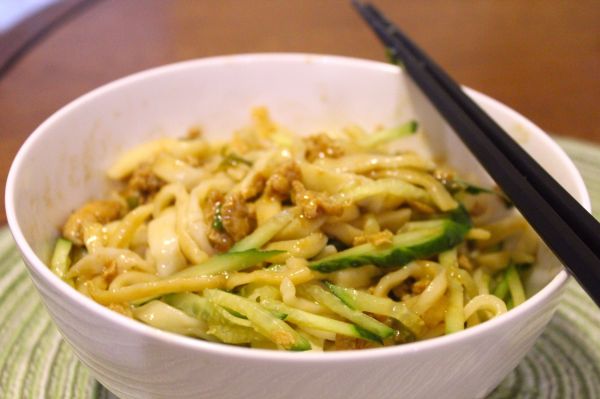 鸡蛋炸酱手擀面
