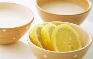 白色衣服发黄如何清洗