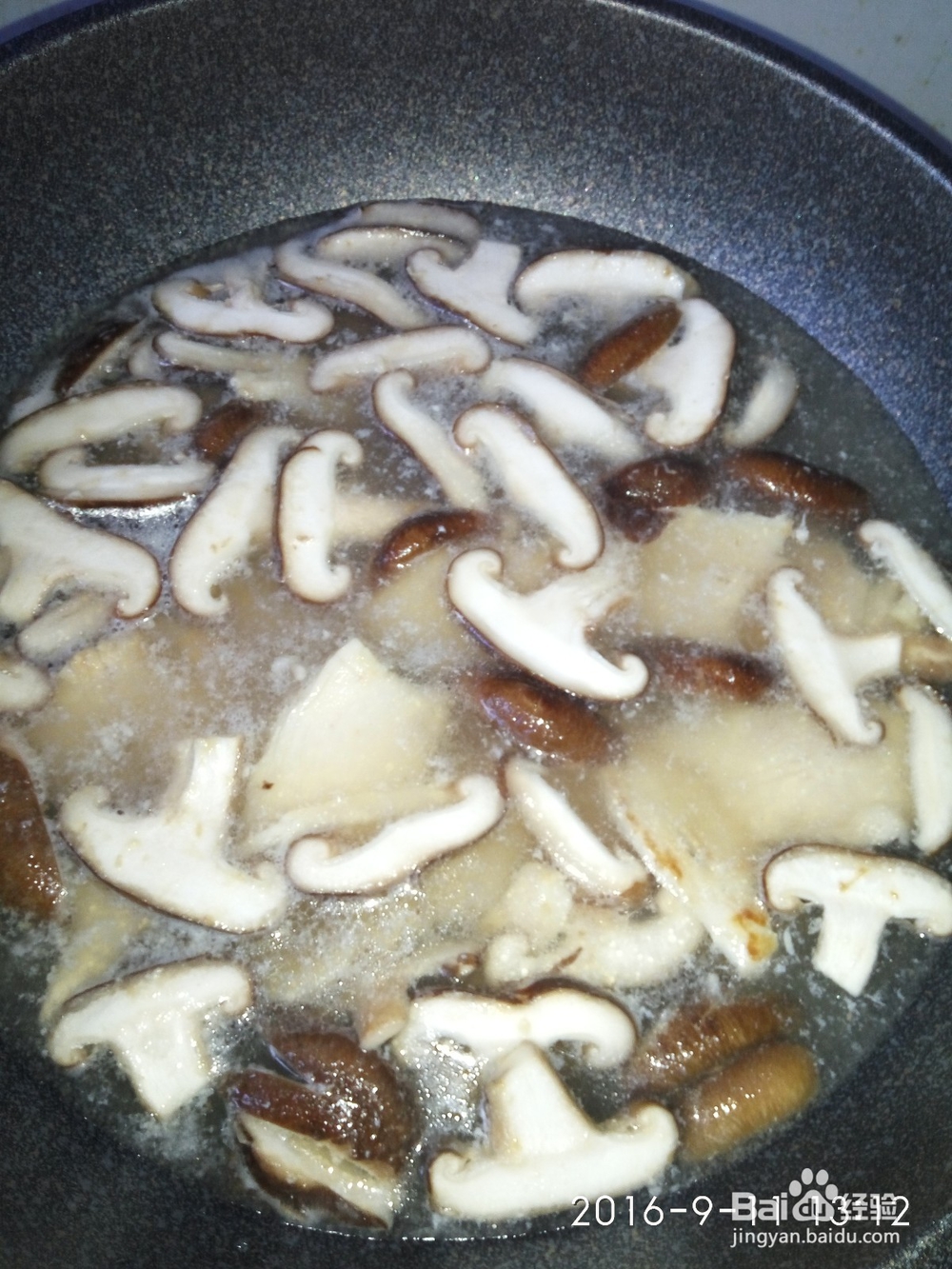 鲜美香菇炖鸡面