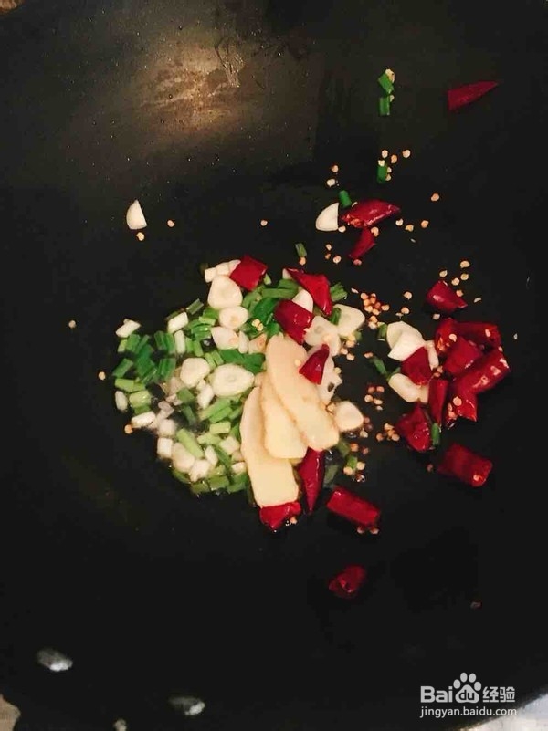 教你做红烧香辣肥肠面