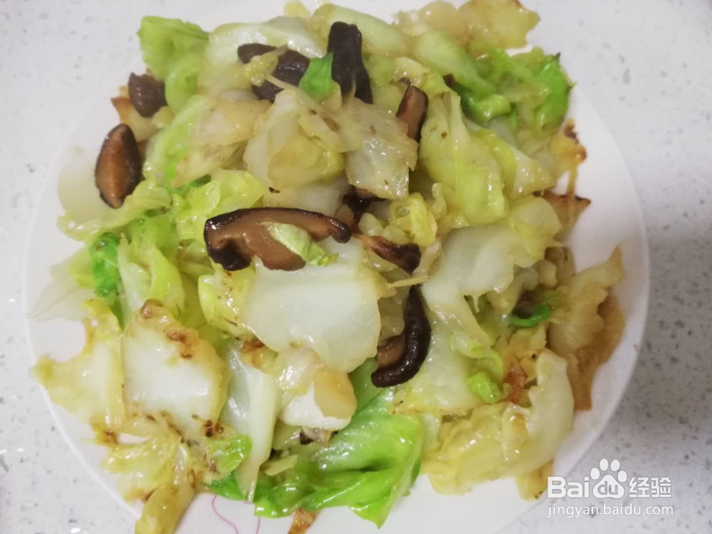 香菇炒圆白菜的做法