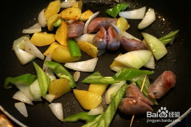 香肠煎薯角的做法