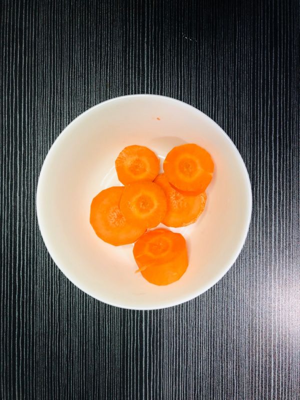 胡萝卜菠菜玉米团子