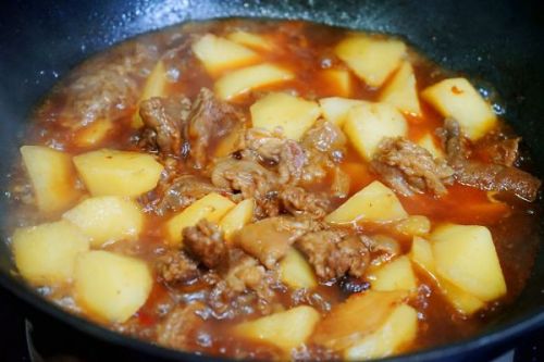 筋头巴脑炖土豆