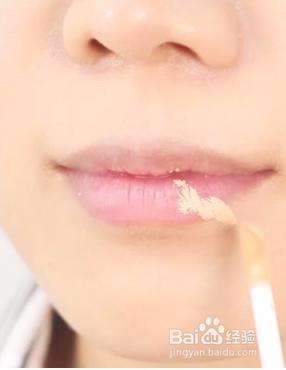 新手要怎么样才能画出干净的红唇妆
