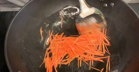 鱼香炒蛋的做法