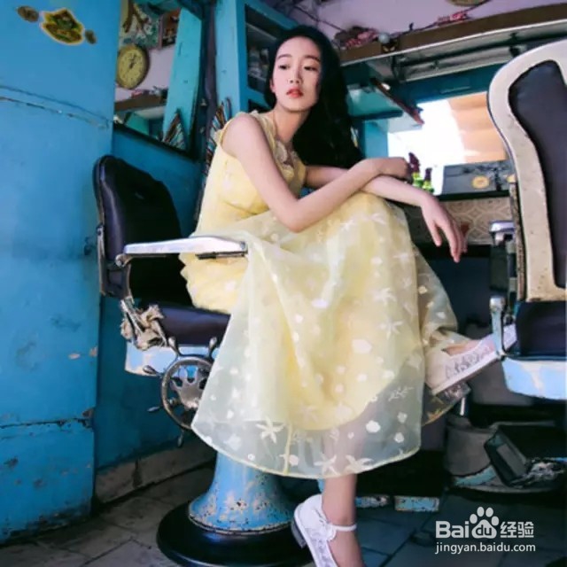 皮肤黄的女生穿什么颜色好看？看刘亦非穿搭！