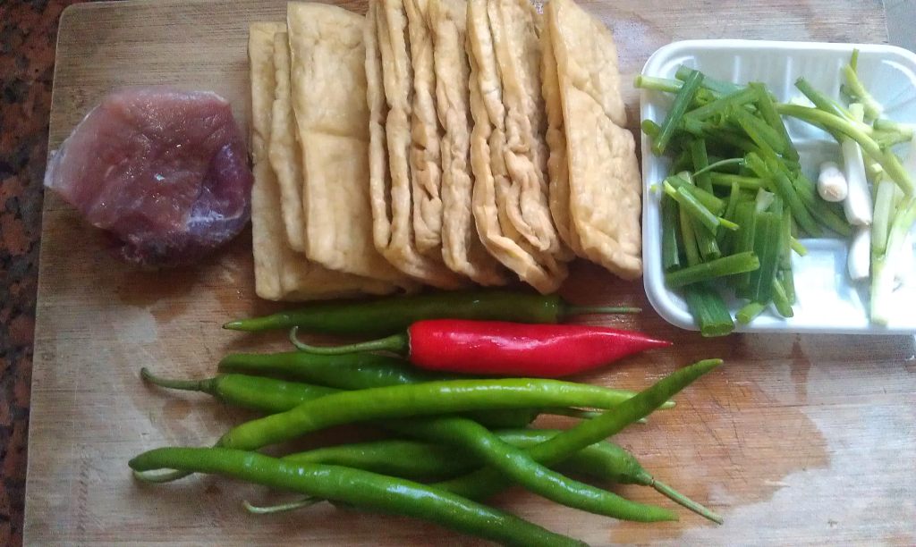 尖椒豆干炒肉丝，不要舔屏幕哦