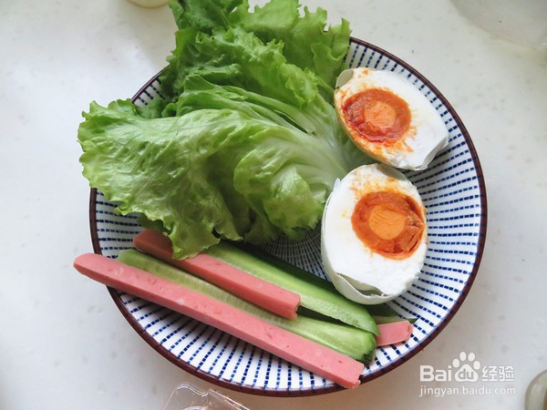 如何做出好吃的肉丝蛋黄饭团