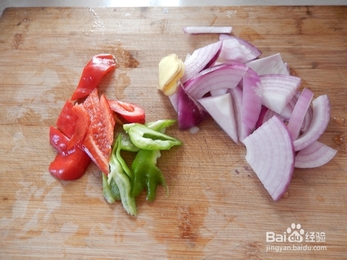 有菜有主食：铁锅炖鱼贴饼