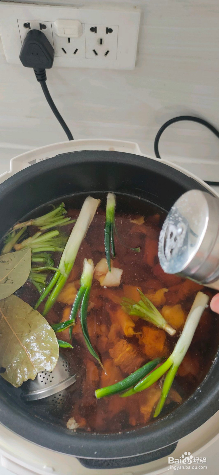 牛腩炖柿子的做法