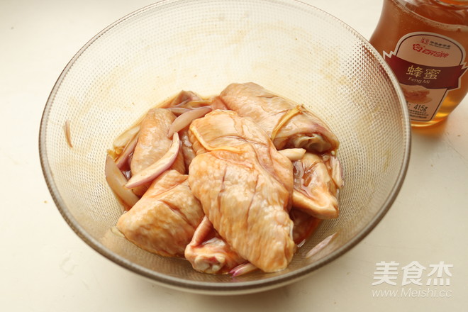 蜜汁烤翅中的做法