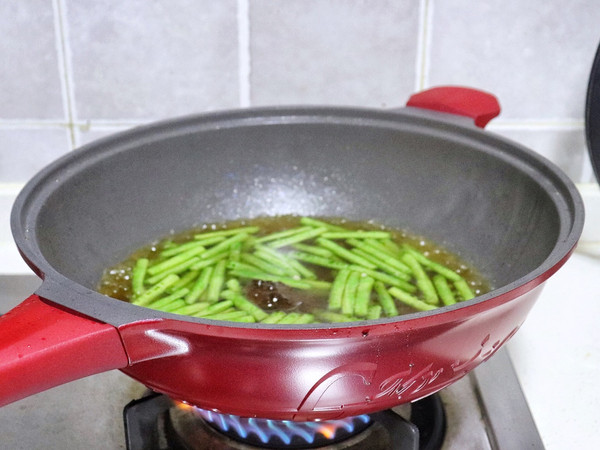 豆角鸡胸肉焖荞麦面