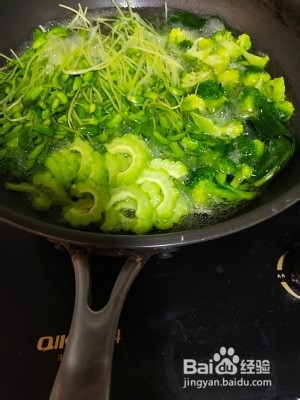 凉拌鸡胸肉豆苗苦瓜