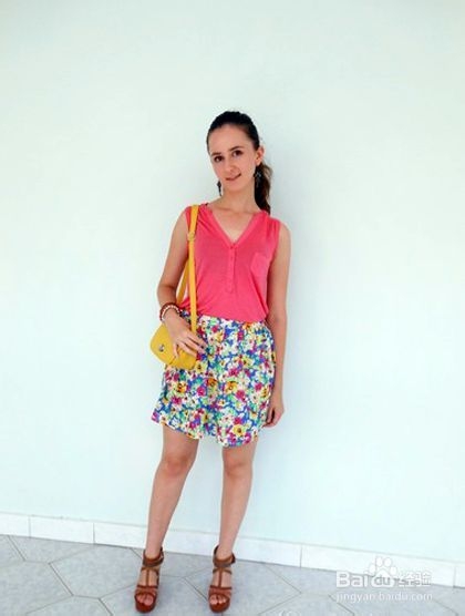 10款印花半身裙美搭,绽放光彩吸眼球