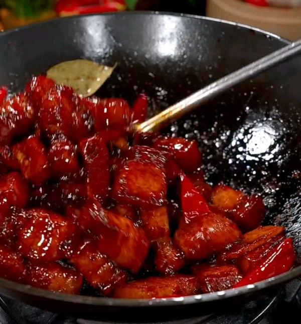 特色鹌鹑蛋红烧肉