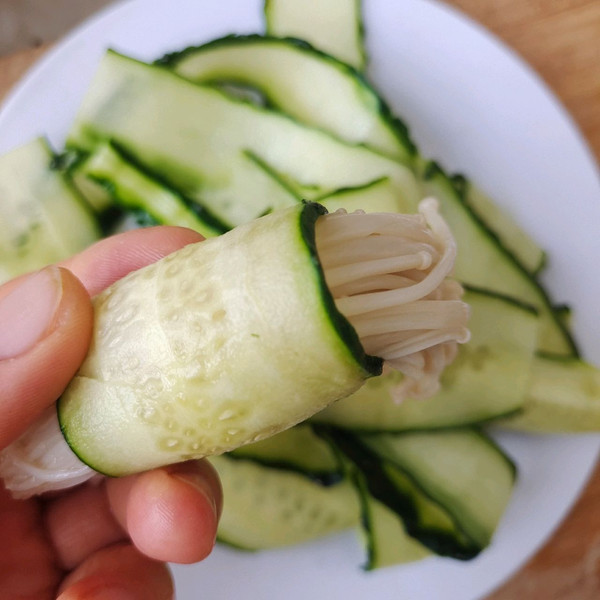 低脂低卡酸辣捞汁金针菇