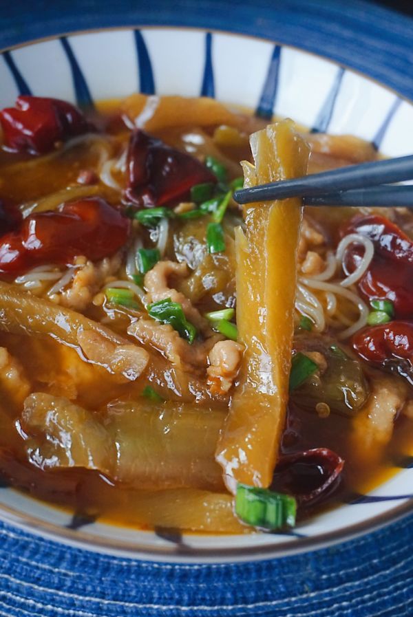 红汤酸菜肉丝米线