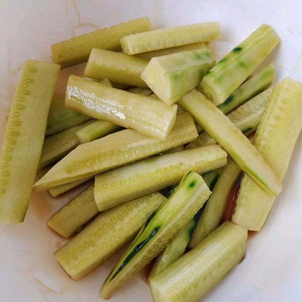 咸蛋黄捞汁黄瓜