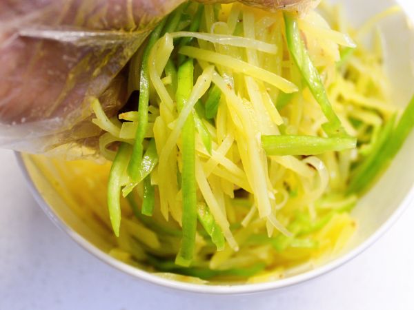 凉拌酸辣土豆丝