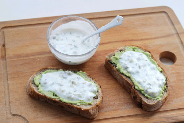 酸奶酱狭鳕鱼三明治